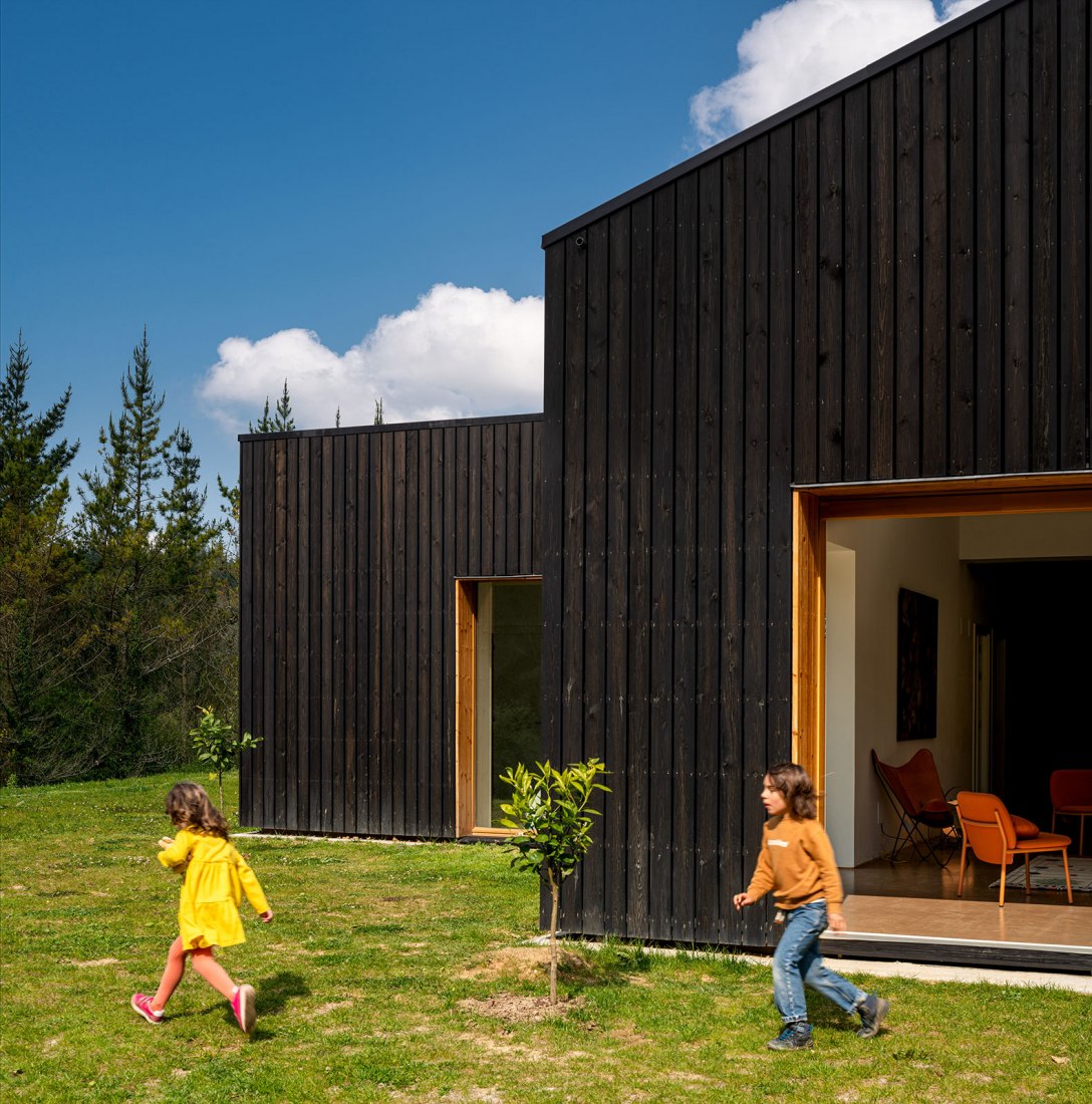 Caserío Azkarraga por BABELstudio y BONADONA Arquitectura. Fotografía por Biderbost Photo.