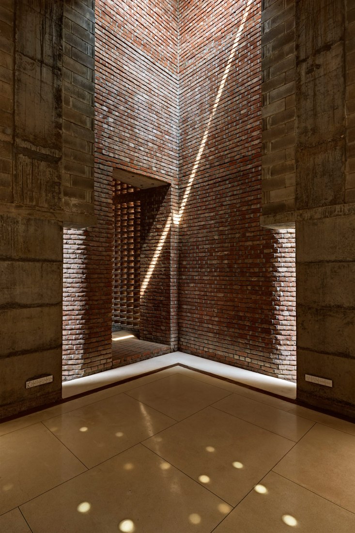 Bait Ur Rouf Mosque by Marina Tabassum | The Strength of Architecture ...