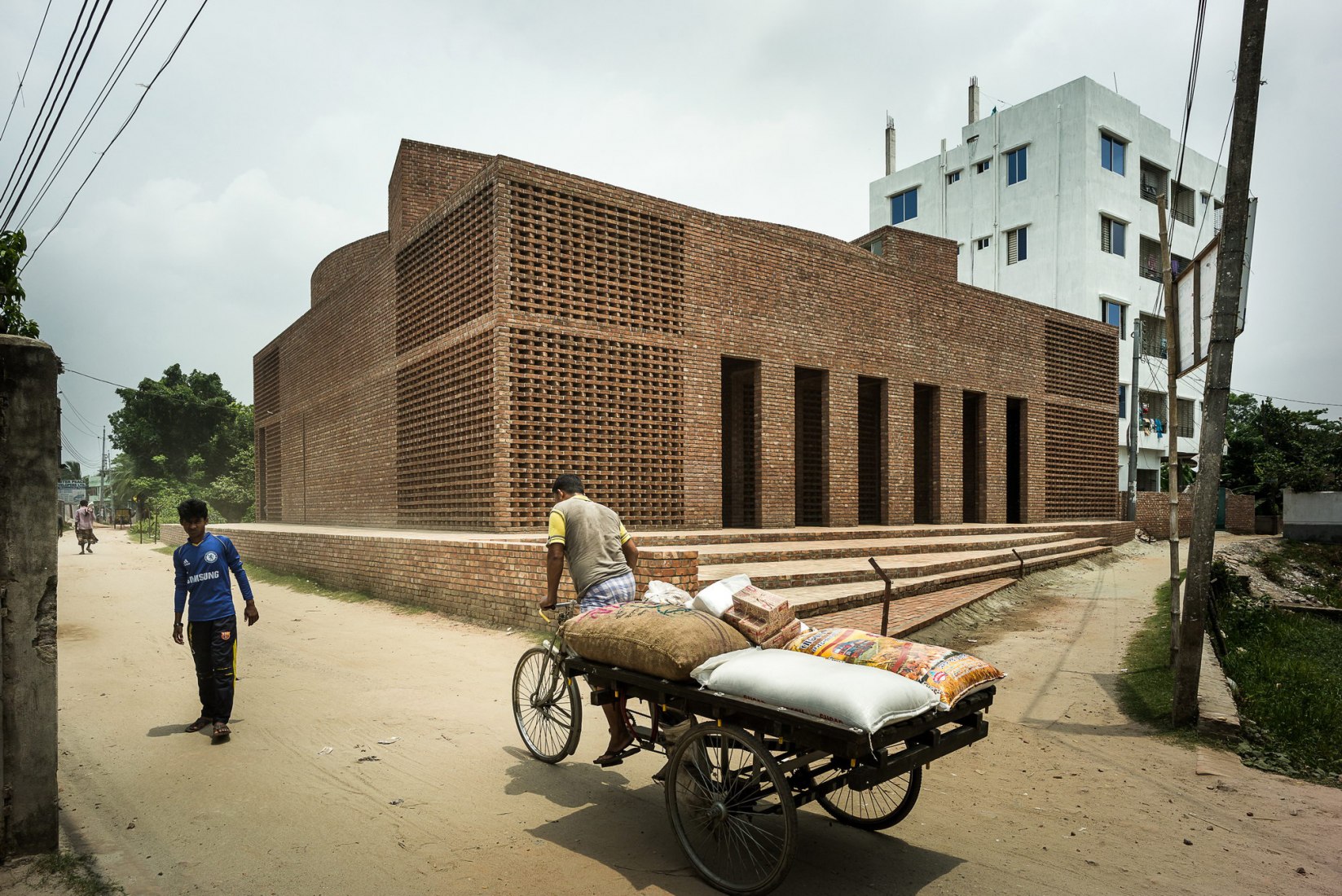 Bait Ur Rouf Mosque by Marina Tabassum | The Strength of Architecture ...