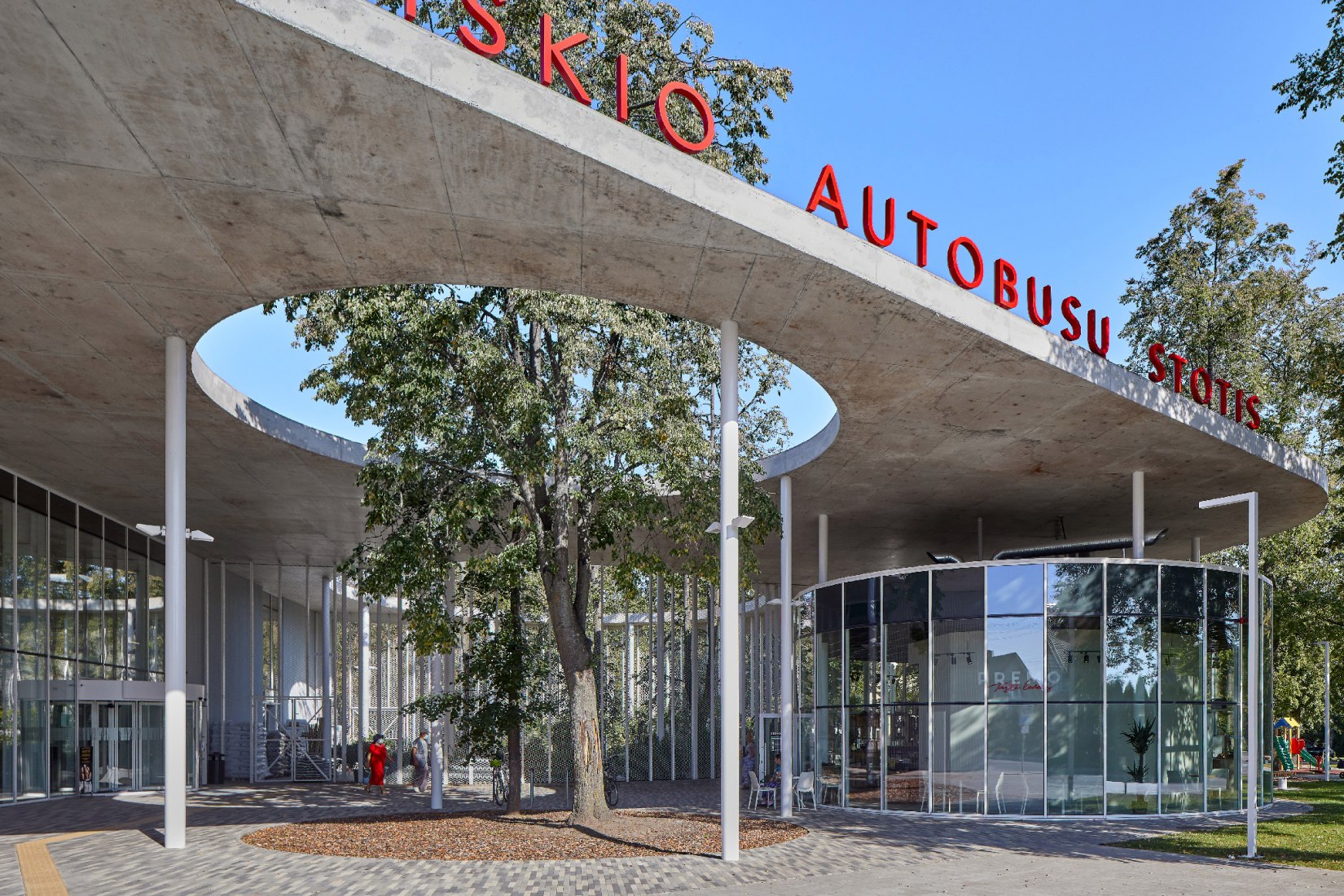 Estación de autobuses Vilkaviškis por Balčytis Studija. Fotografía por Norbert Tukaj