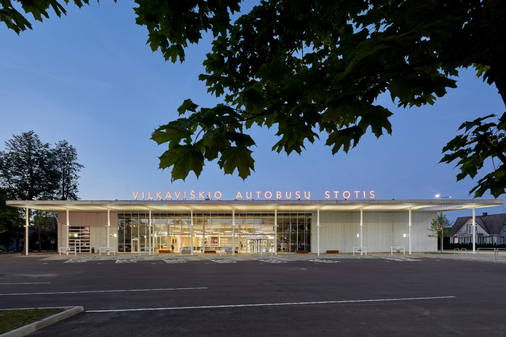 Estación de autobuses Vilkaviškis por Balčytis Studija. Fotografía por Norbert Tukaj