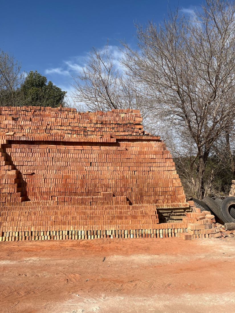 Local Material Resources. Quincho Bialet by Balsa Crosetto Piazzi + Diego Avendaño. Courtesy of Balsa Crosetto Piazzi + Diego Avendaño.