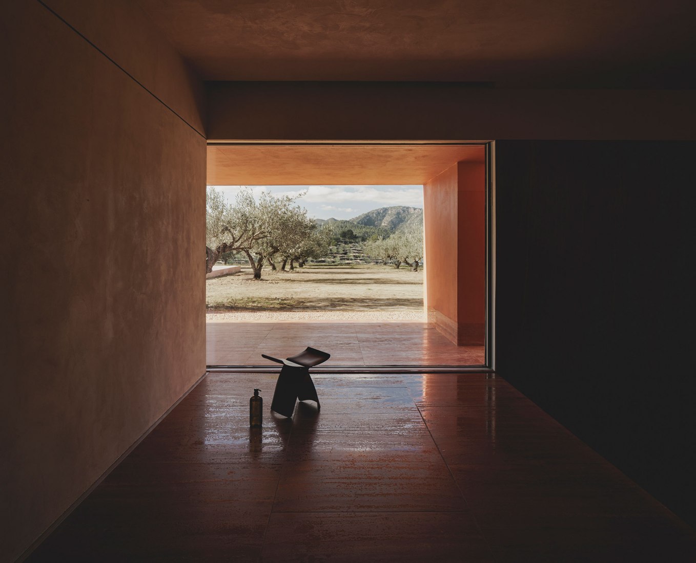 Casa en los Olivos por Balzar arquitectos. Fotografía por David Zarzoso.