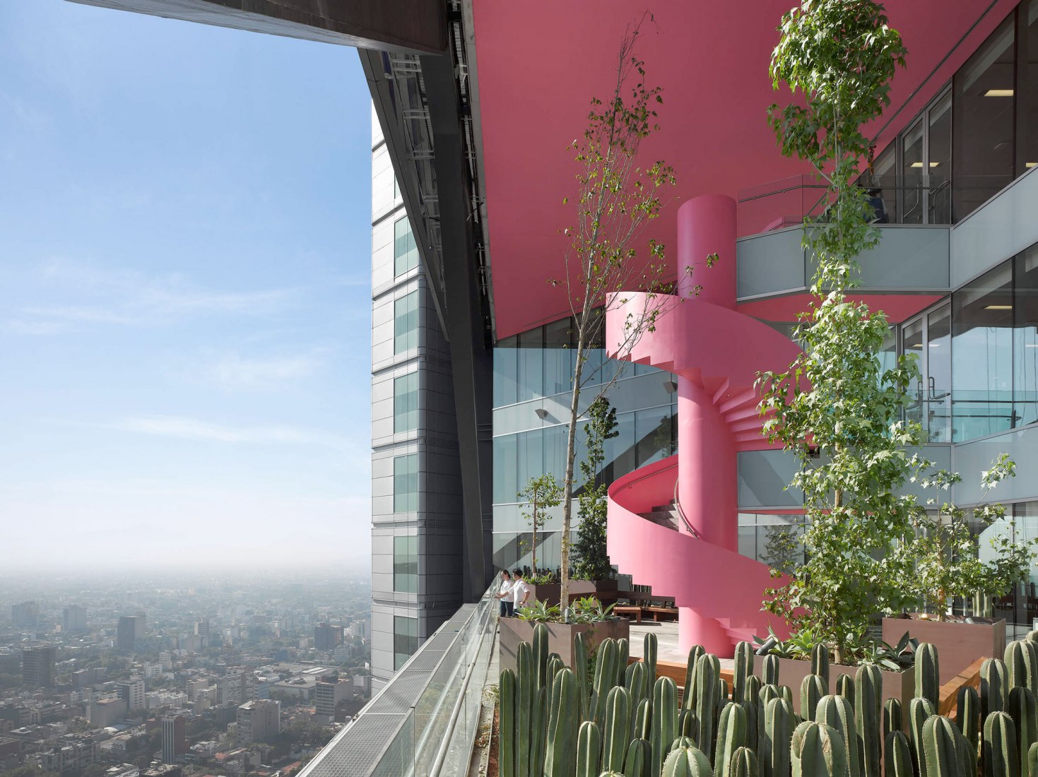 BBVA Bancomer Tower  by LegoRogers (Rogers Stirk Harbour + Partners and Legorreta + Legorreta). Photograph © Roland Halbe