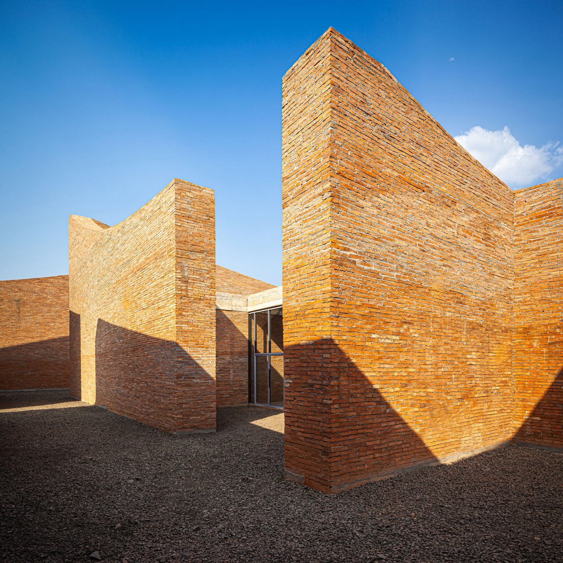Museo del elefante, parte del proyecto Elephant World por Bangkok Project Studio. Fotografía por Spaceshift Studio