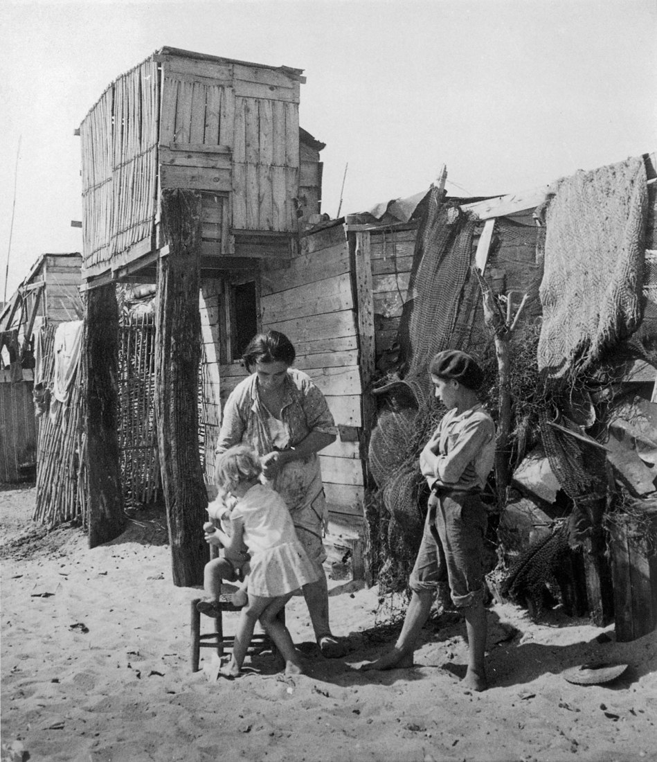 Somorrostro, 1934 by Dora Maar. Barcelona. Fotògrafes/Fotógrafas