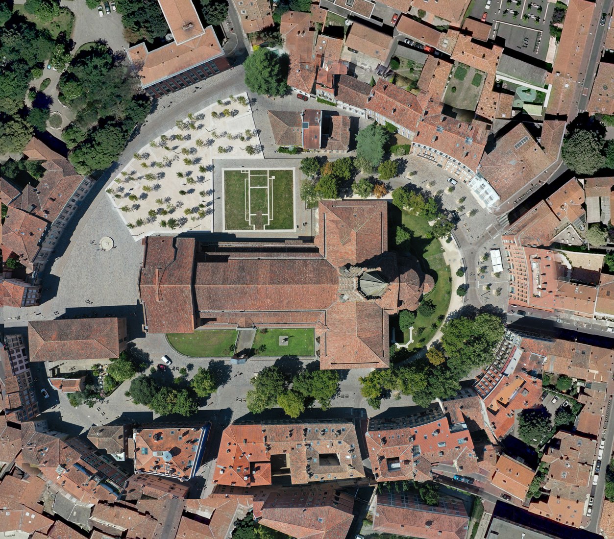 Development of the public space around the Basilica of Saint Sernin by Joan Busquets (BAU). Photograph by BAU