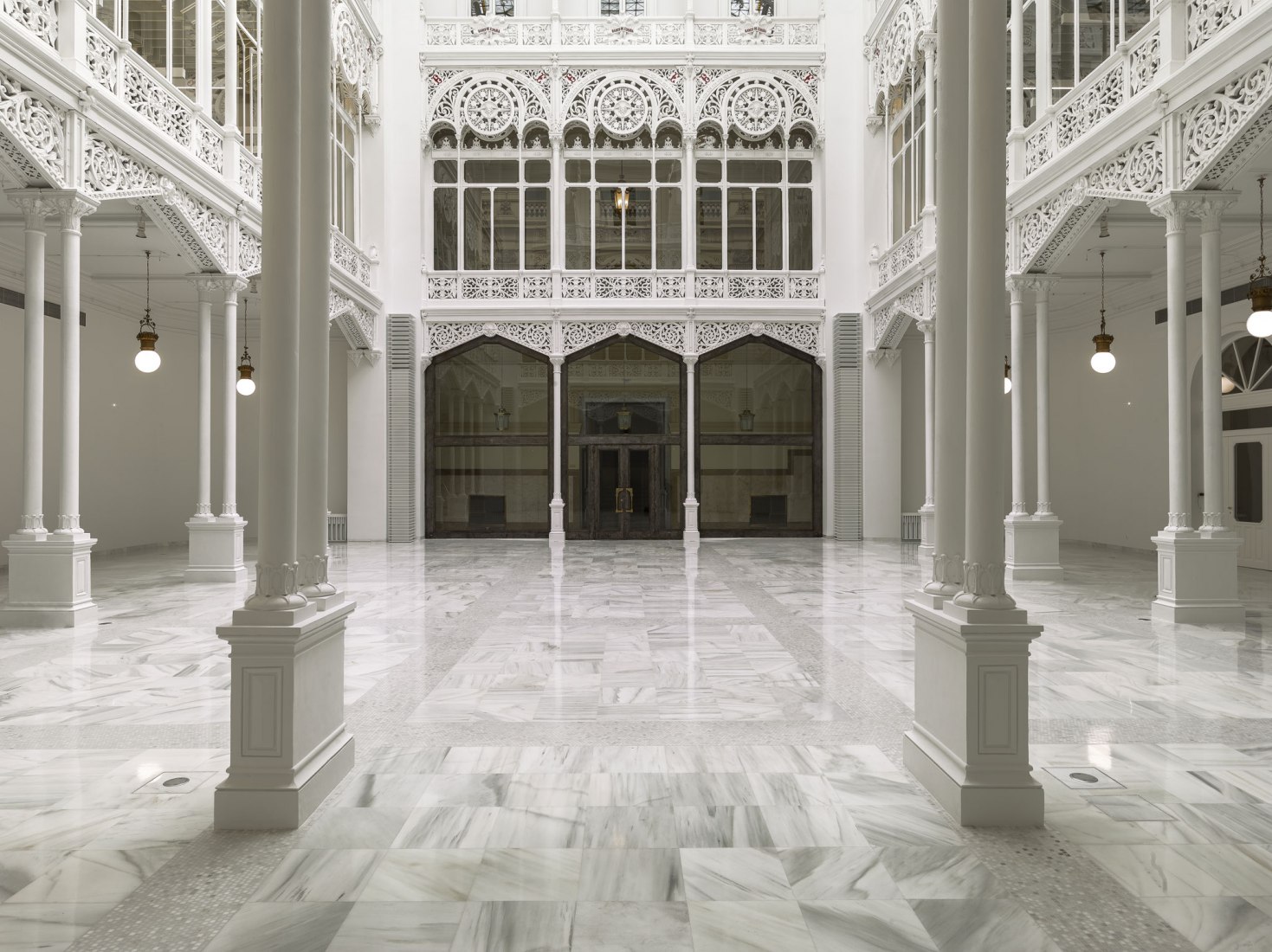 Vista interior. Restauración de la sala de lectura de la biblioteca del Banco de España, por Matilde Peralta del Amo. Fotografía por Luis Asín