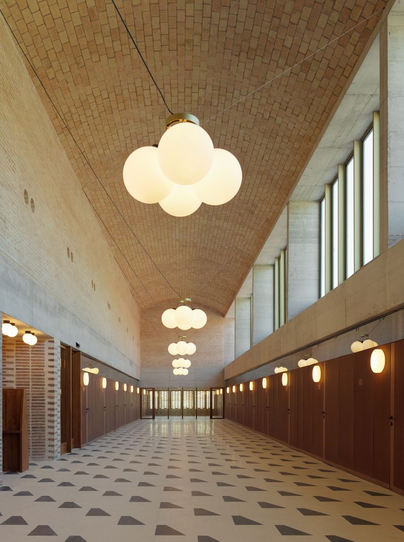 Cap Cotet por .Fotografía BAAS arquitectura por los autores.