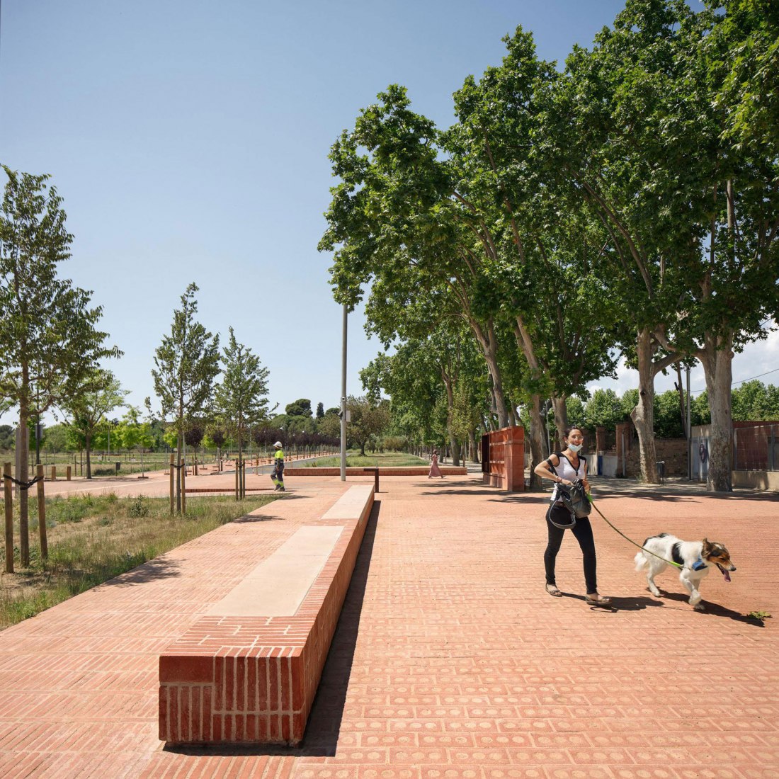 Paseo de la Boca de la Mina por Batlleiroig Arquitectura .Fotografía por Jordi Surroca.