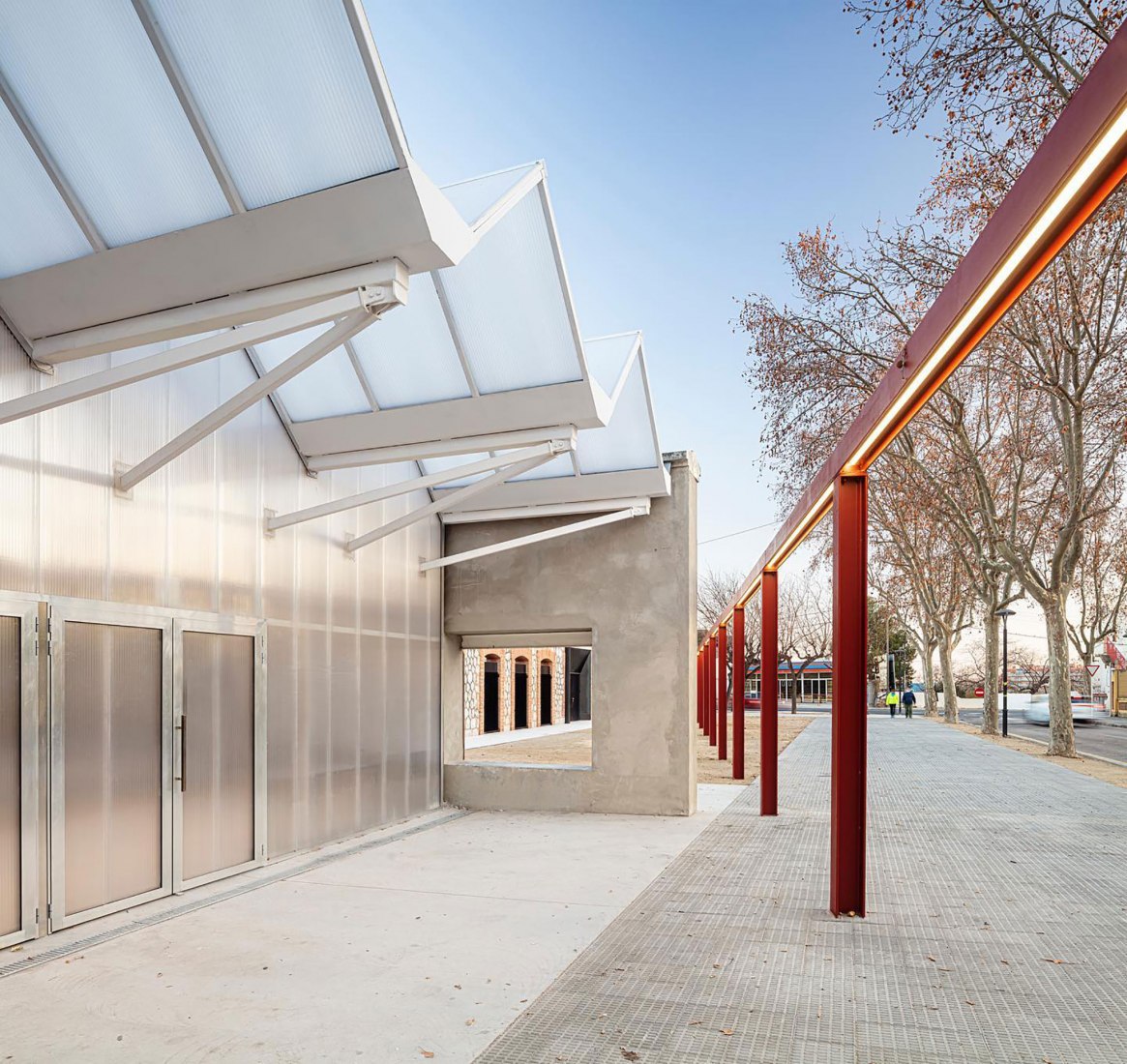 Centro social El Roser por Josep Ferrando Architecture + Gallego Arquitectura. Fotografía por Adrià Goula.