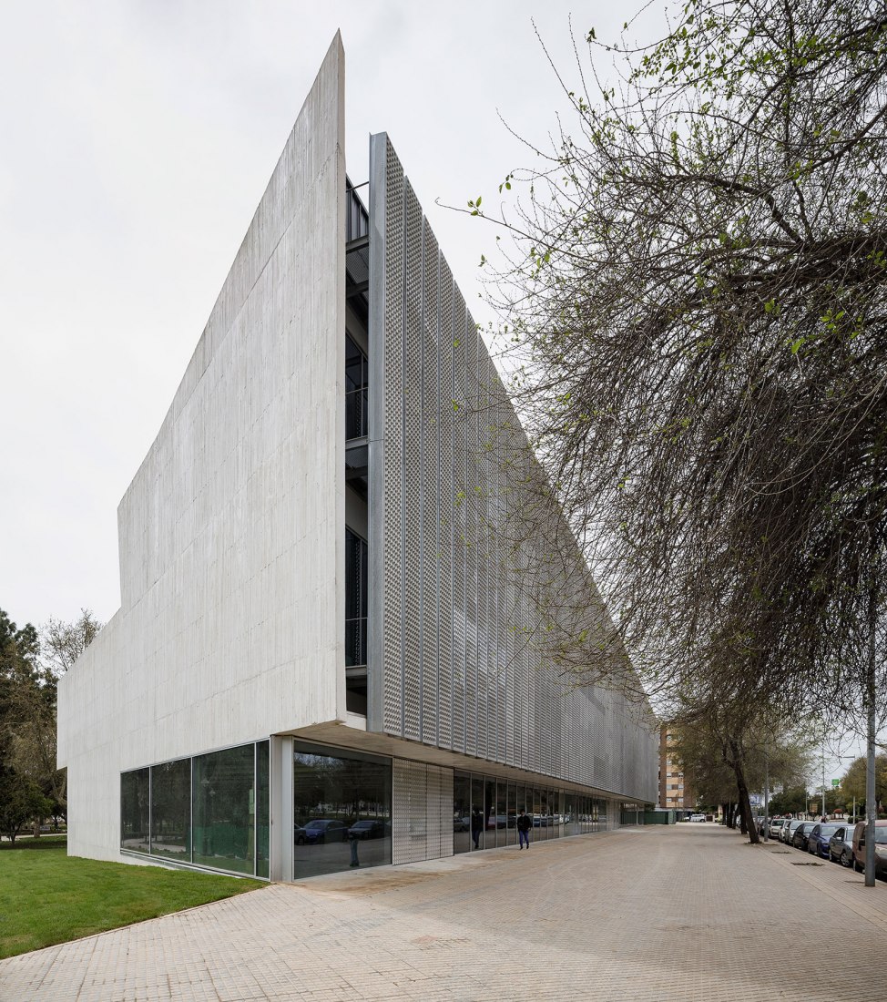 Biblioteca Pública de Córdoba por Ángela García de Paredes, Ignacio G. Pedrosa. Fotografía por Roland Halbe y Fernando Alda.