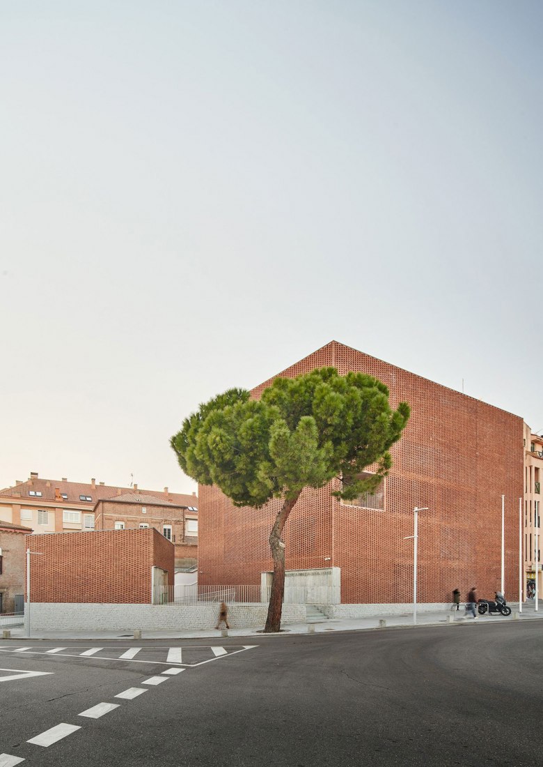 Rehabilitación de la Casa de la Cultura como Biblioteca Municipal y Teatro por Alberto Martínez, Beatriz Matos, Néstor Montenegro, Antoni Gelabert. Fotografía por Ana Matos y José Hevia.