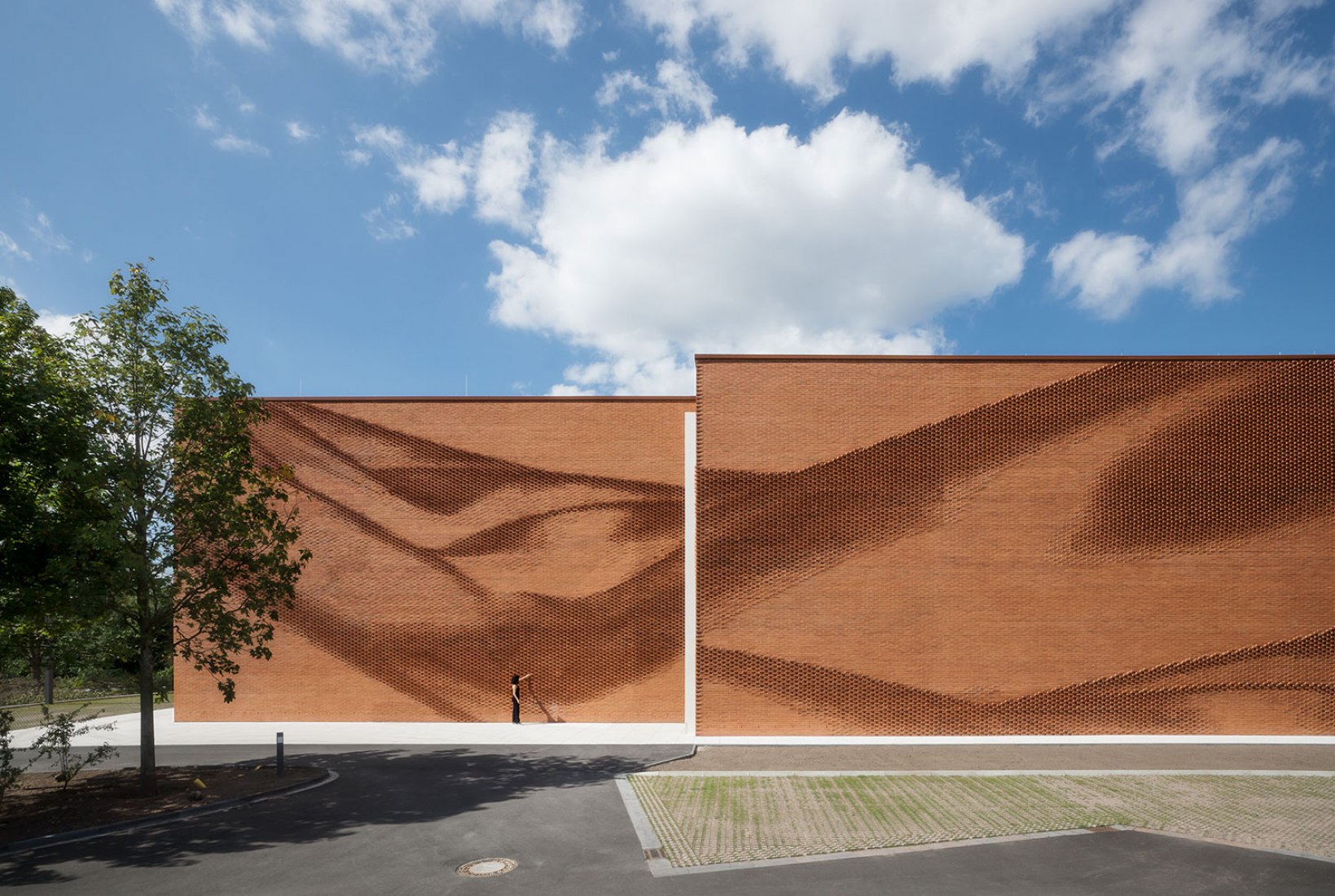 New headquarters of Association of the Northwest German Textile by Behet Bondzio Lin Architekten