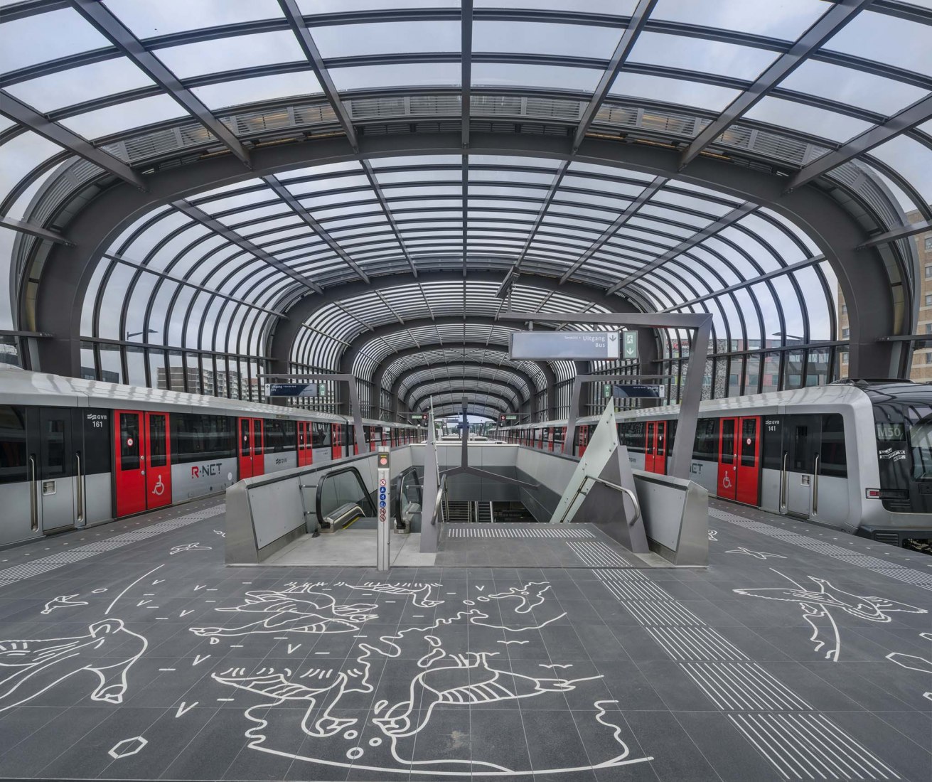 Estación Noord. Línea de metro Norte-Sur de la ciudad de Amsterdam por Benthem Crouwel Architects. Fotografía cortesía de Benthem Crouwel Architects.
