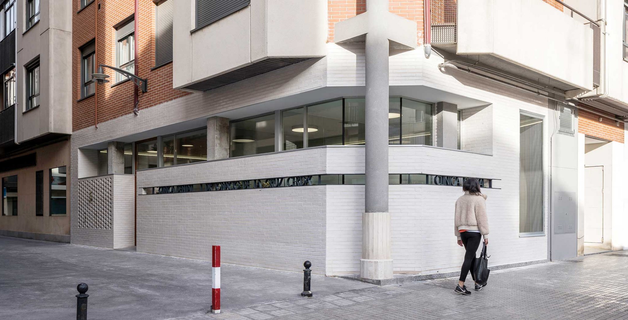 Clínica Dental en Aranda por Estudio Bher Arquitectos. Fotografía por Javier Bravo