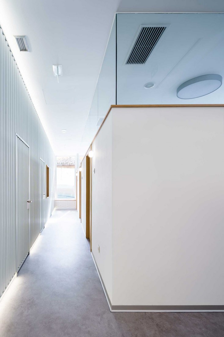 Clínica Dental en Aranda por Estudio Bher Arquitectos. Fotografía por Javier Bravo