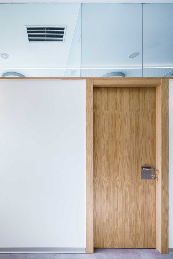 Clínica Dental en Aranda por Estudio Bher Arquitectos. Fotografía por Javier Bravo