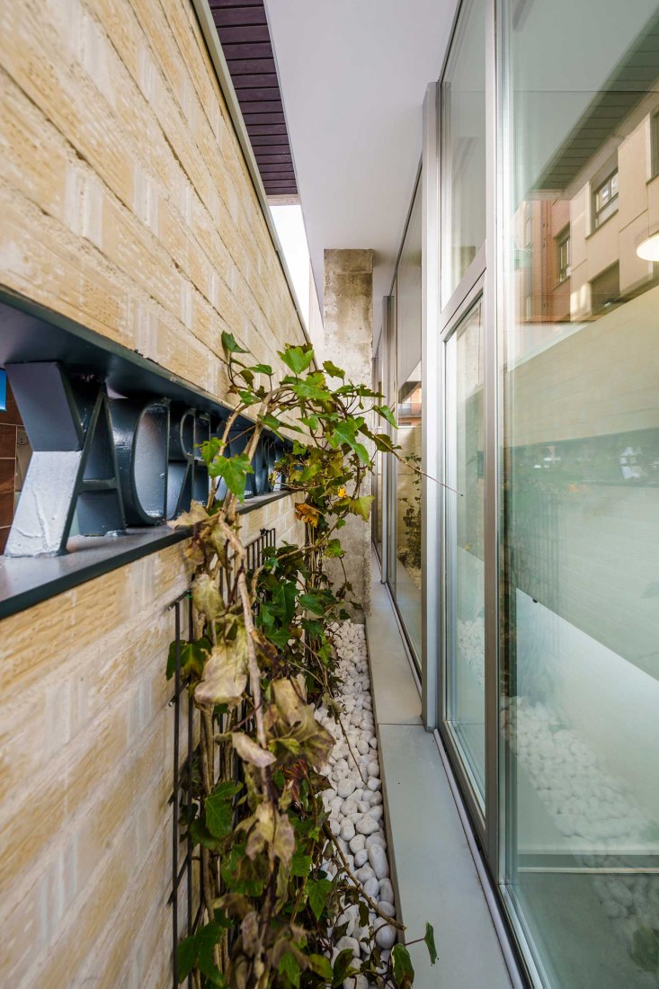 Clínica Dental en Aranda por Estudio Bher Arquitectos. Fotografía por Javier Bravo