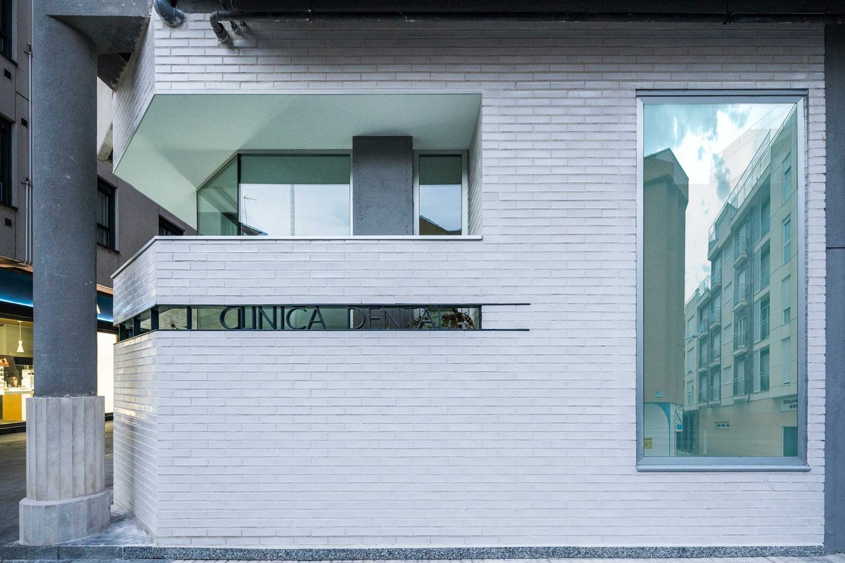 Clínica Dental en Aranda por Estudio Bher Arquitectos. Fotografía por Javier Bravo