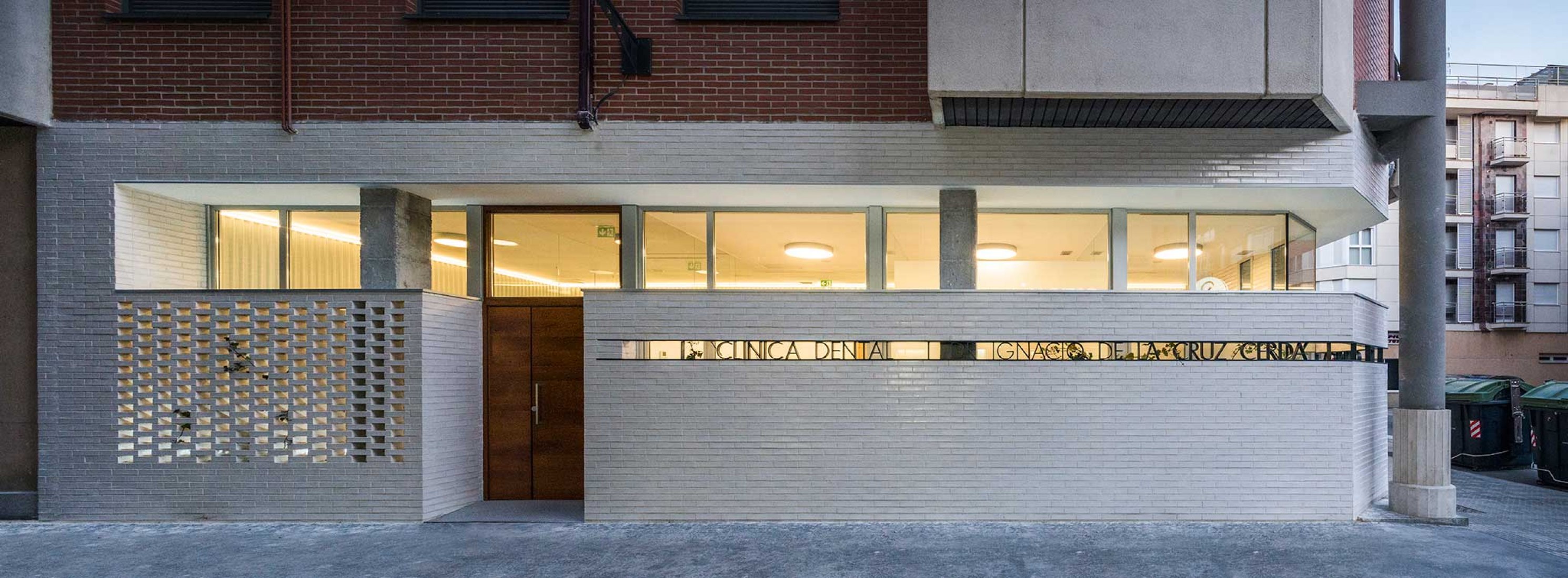 Clínica Dental en Aranda por Estudio Bher Arquitectos. Fotografía por Javier Bravo