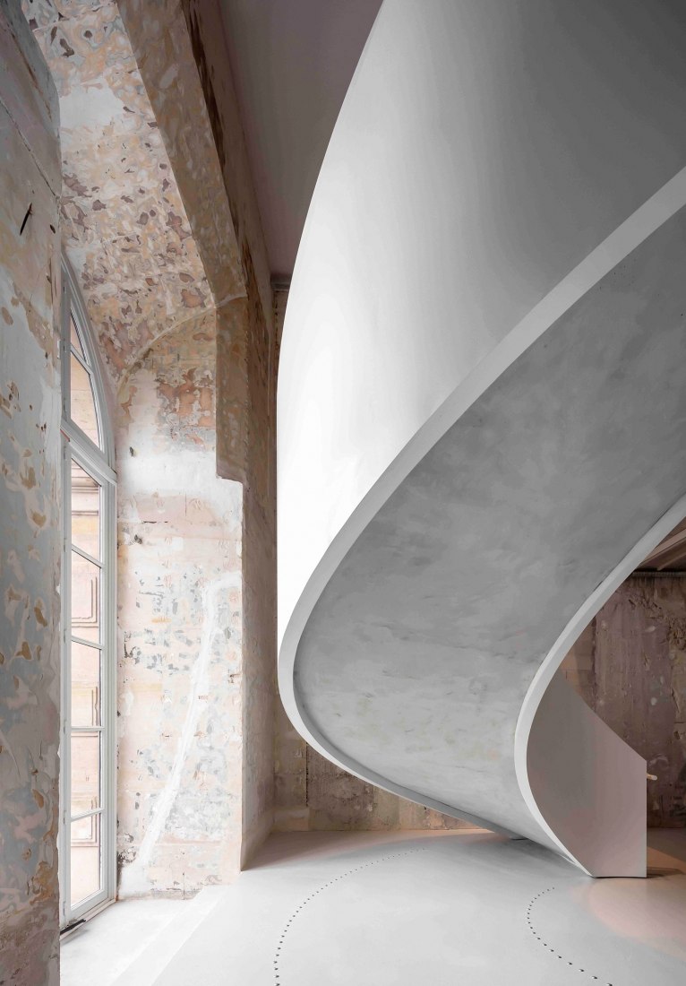 Renovation of the temporary exhibition spaces Rohan 1 & 2 of the Musée des Arts Decoratifs (MAD) by Bien Urbain atelier d’architecture. Photograph by Luc Boegly, courtesy of Bien Urbain atelier d’architecture