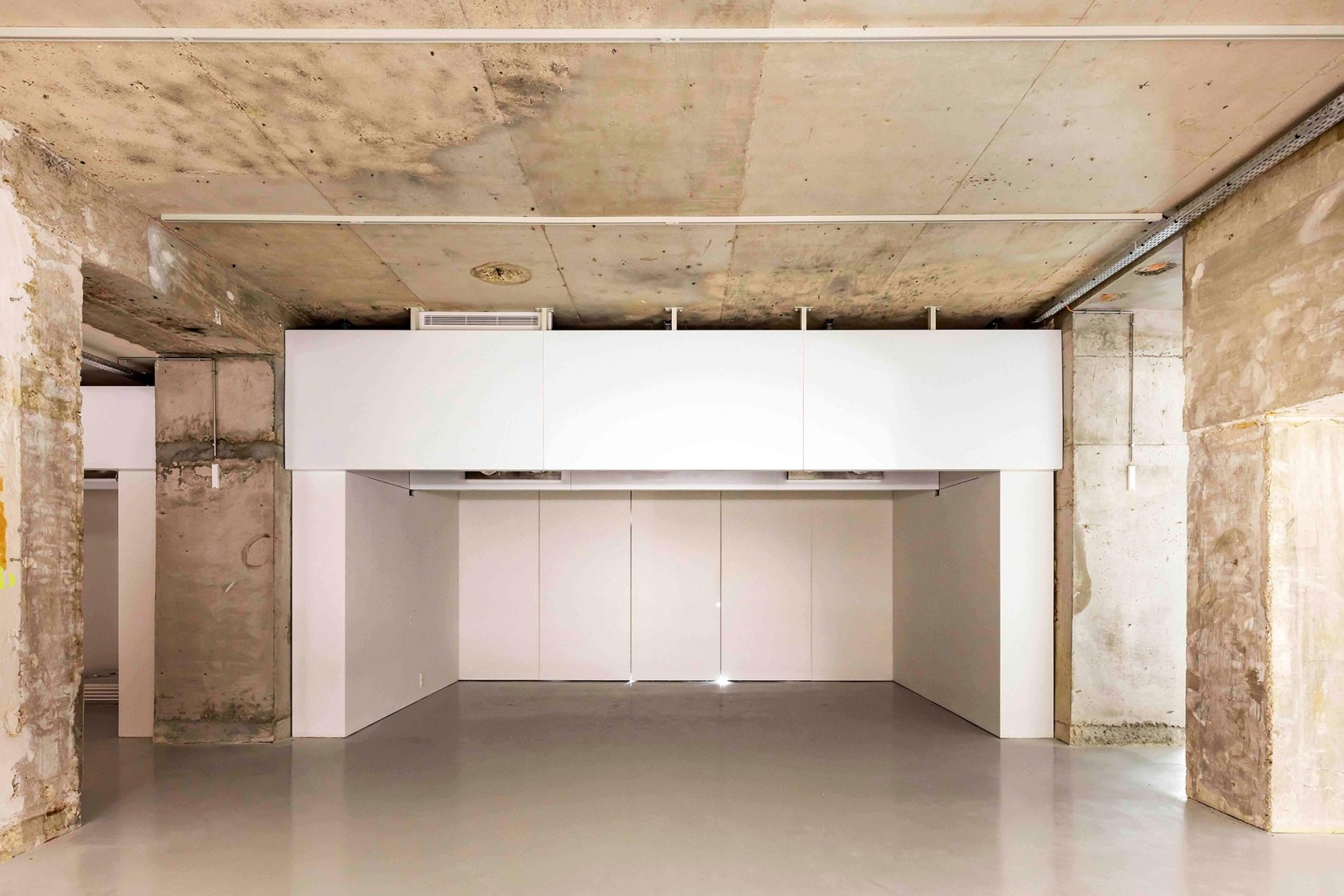 Renovation of the temporary exhibition spaces Rohan 1 & 2 of the Musée des Arts Decoratifs (MAD) by Bien Urbain atelier d’architecture. Photograph by Luc Boegly, courtesy of Bien Urbain atelier d’architecture