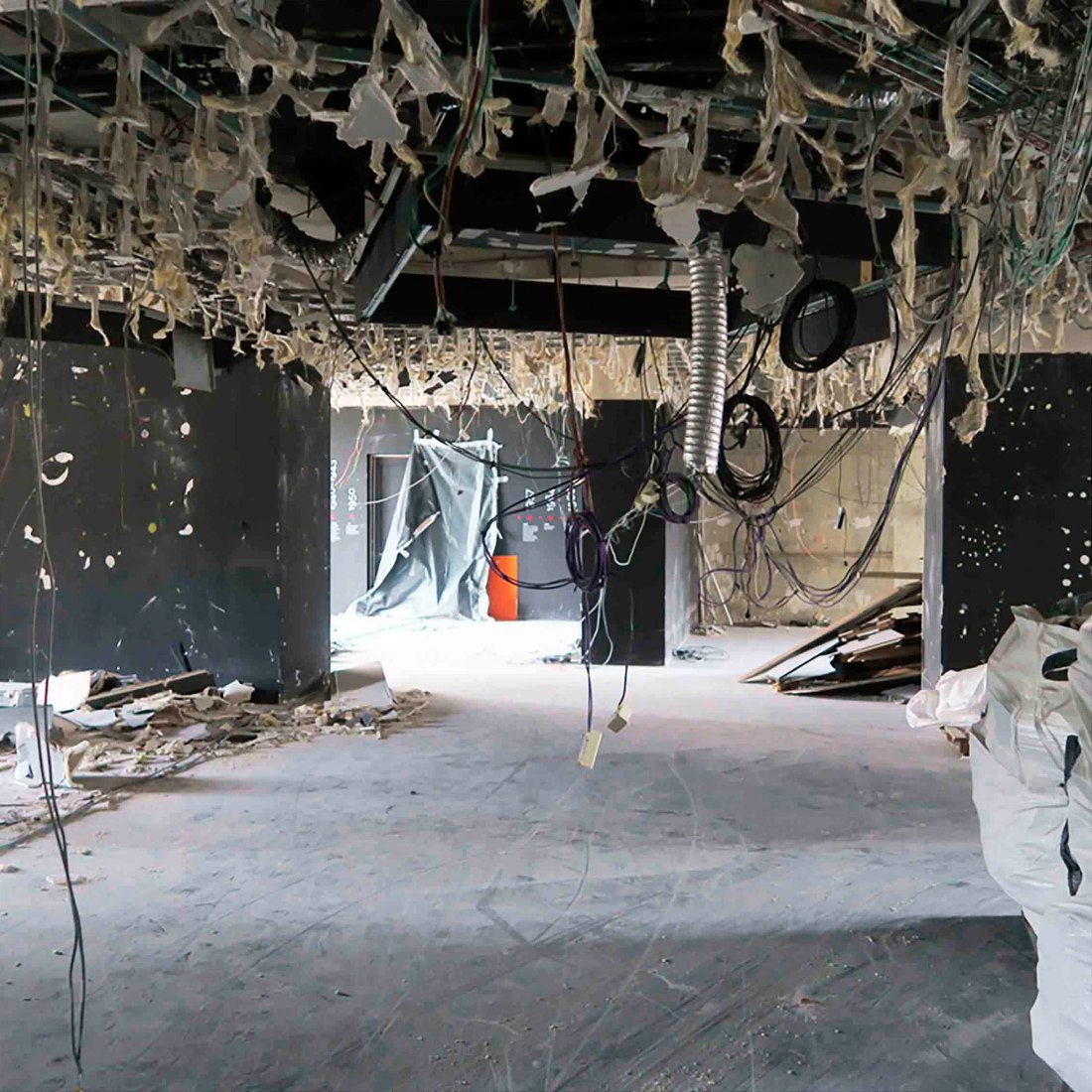 Construction. Renovation of the temporary exhibition spaces Rohan 1 & 2 of the Musée des Arts Decoratifs (MAD) by Bien Urbain atelier d’architecture. Photograph by Luc Boegly, courtesy of Bien Urbain atelier d’architecture.