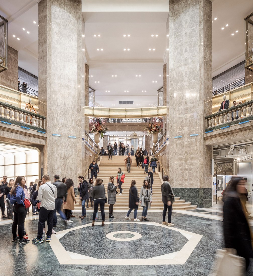 Galeries Lafayette Champs Elysées por BIG. Fotografía por Delfino Sisto Legnani y Marco Cappelletti.
