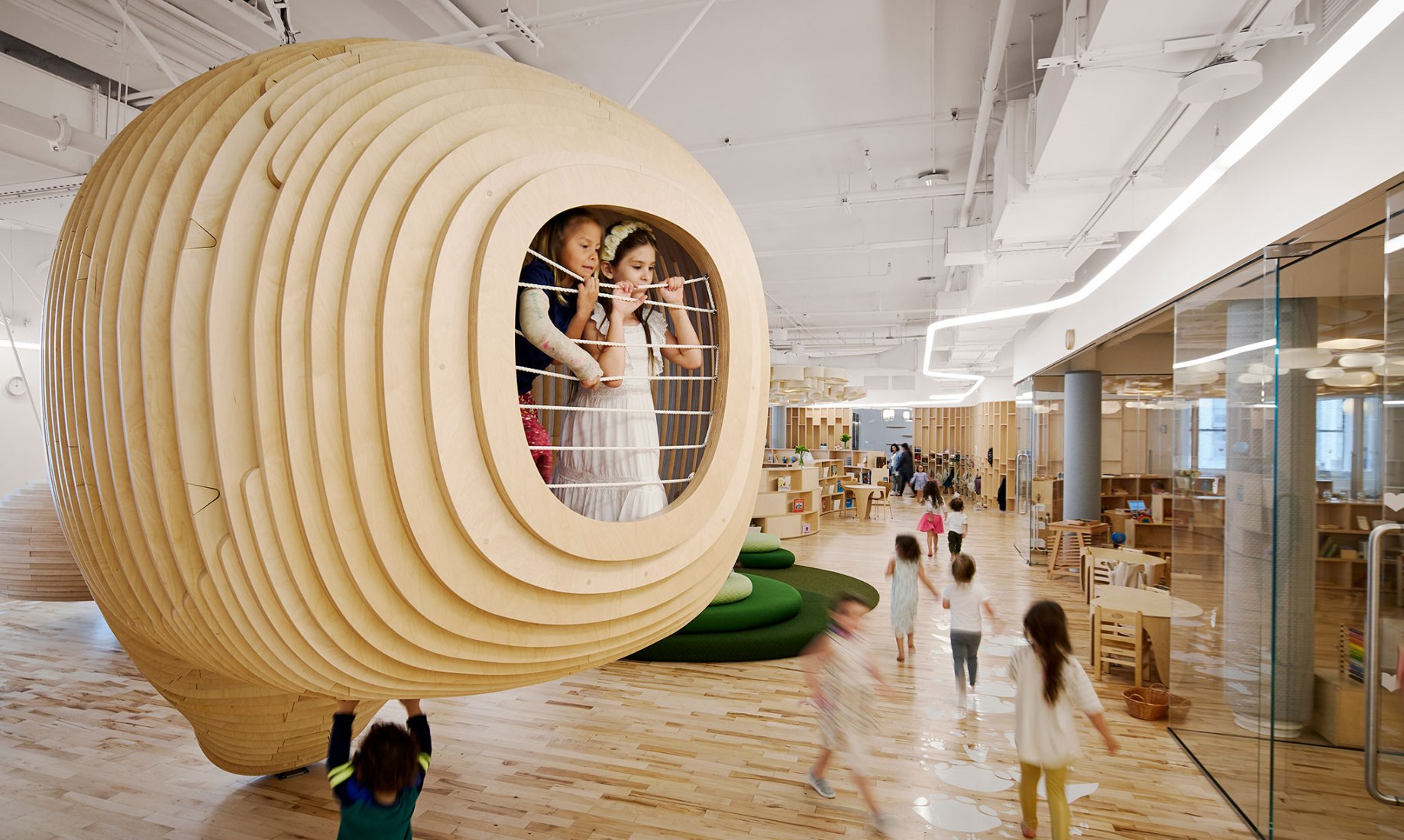 BIG reimagina la educación con una nueva escuela diseñada para Wegrow. Fotografía por Dave Burk