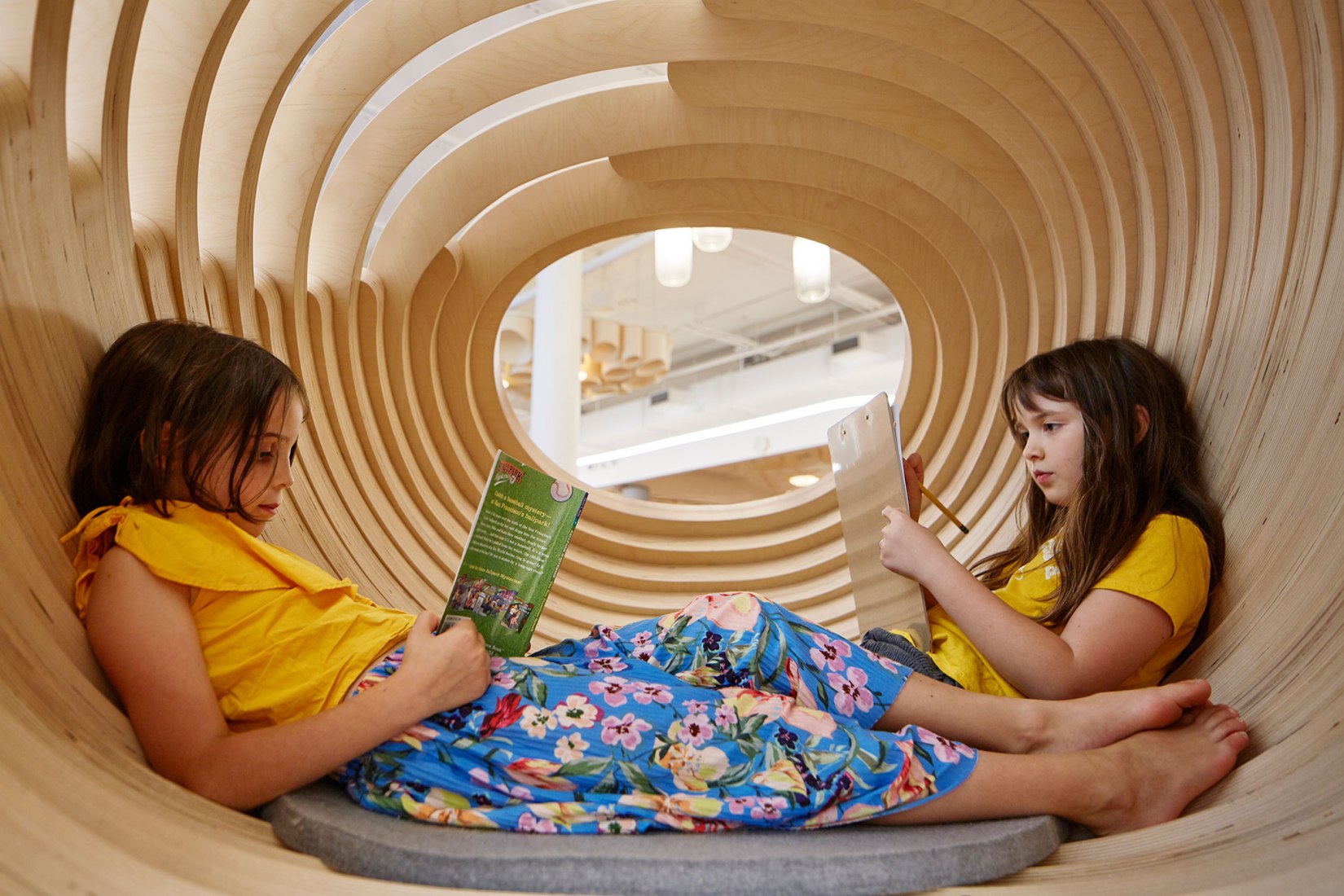 BIG reimagina la educación con una nueva escuela diseñada para Wegrow. Fotografía por Dave Burk