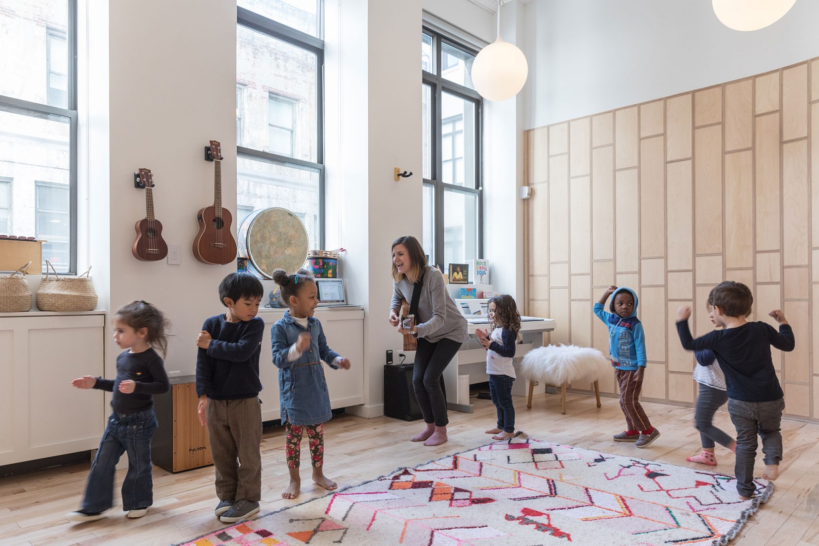 BIG reimagina la educación con una nueva escuela diseñada para Wegrow. Fotografía por Laurian Ghinitoiu