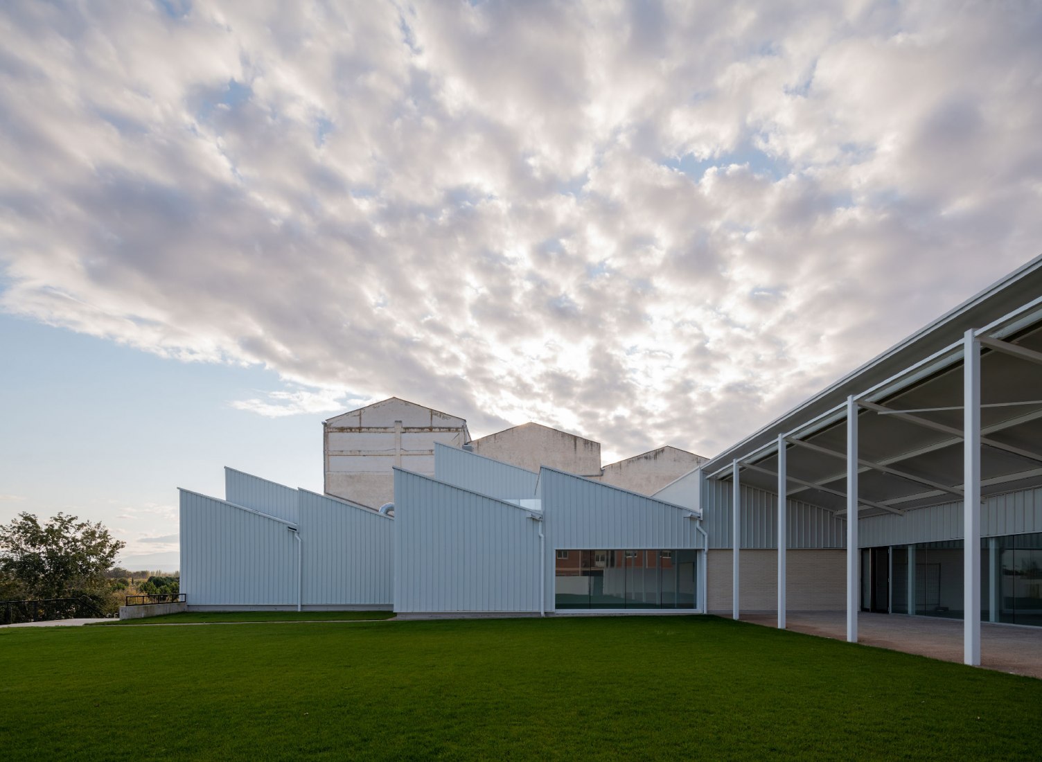 Sports Pavilion by Blasco Esparza Arquitectos. Photograph by Pedro Pegenaute