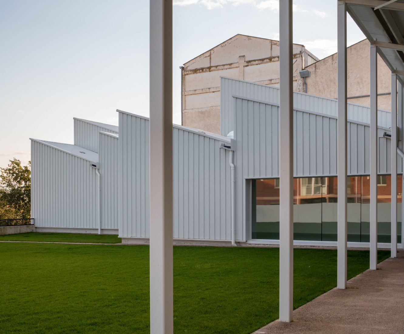 Sports Pavilion by Blasco Esparza Arquitectos. Photograph by Pedro Pegenaute