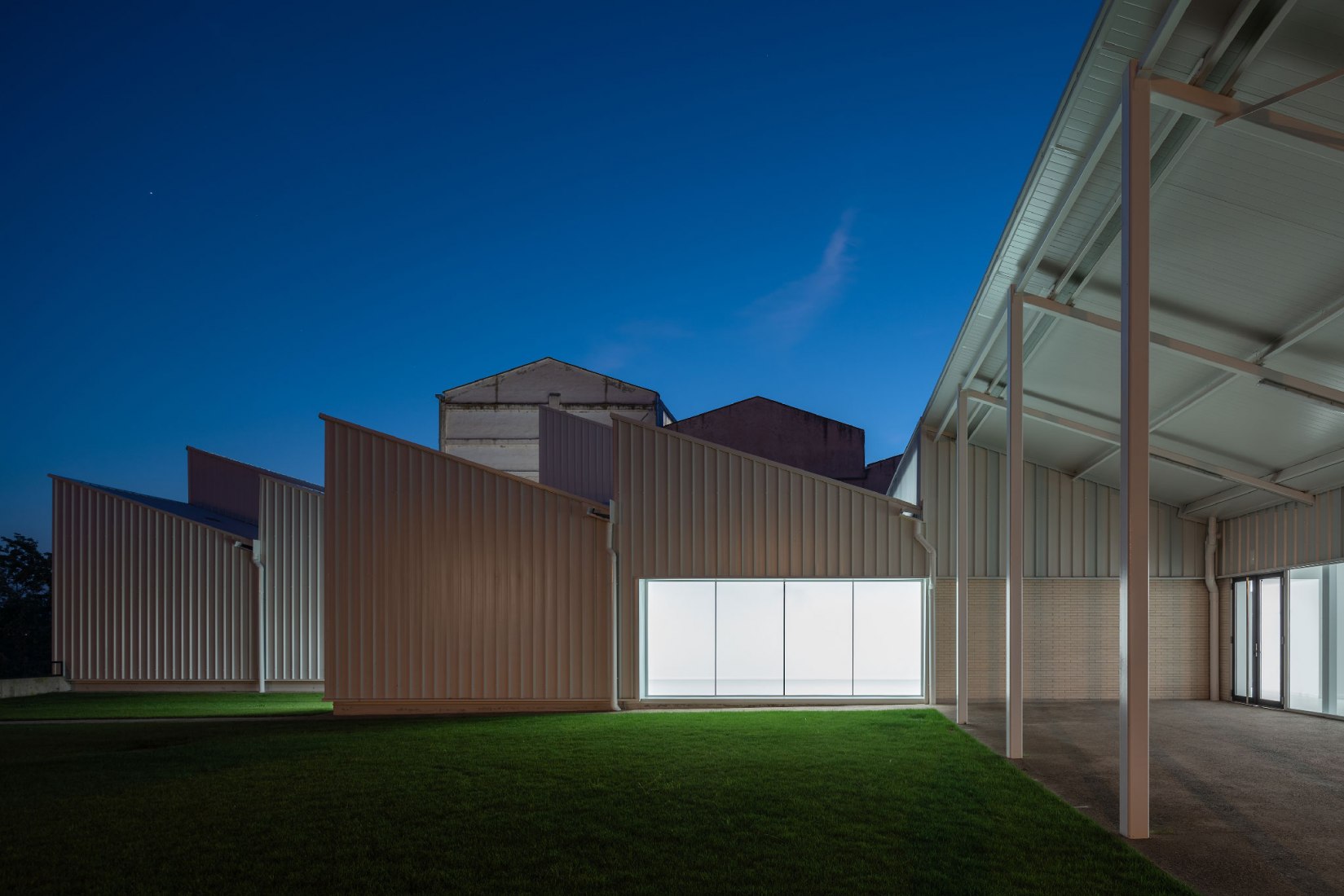 Sports Pavilion by Blasco Esparza Arquitectos. Photograph by Pedro Pegenaute