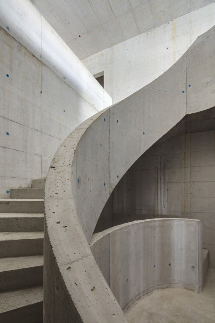 Escalera de comunicación entre niveles. Blumenhaus por Wiel Arets. Imagen cortesía de Wiel Arets Architects.