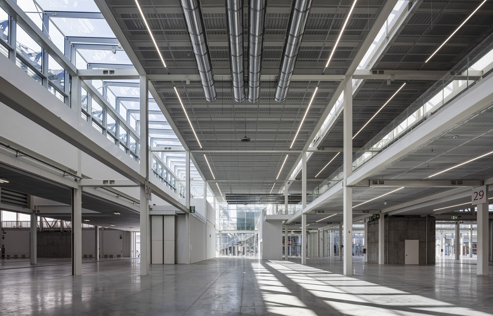 Nuevos pabellones para Bologna Fiere por Di Gregorio Associati. Fotografía por HG Esch