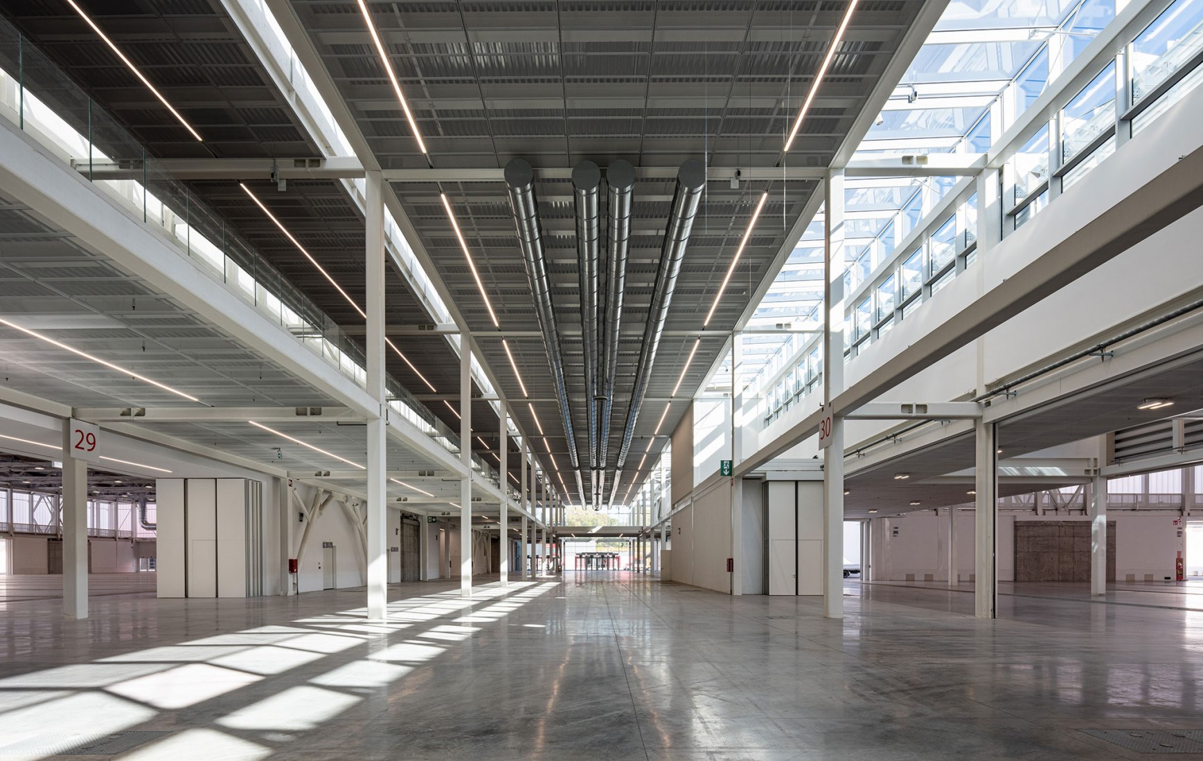 Nuevos pabellones para Bologna Fiere por Di Gregorio Associati. Fotografía por HG Esch