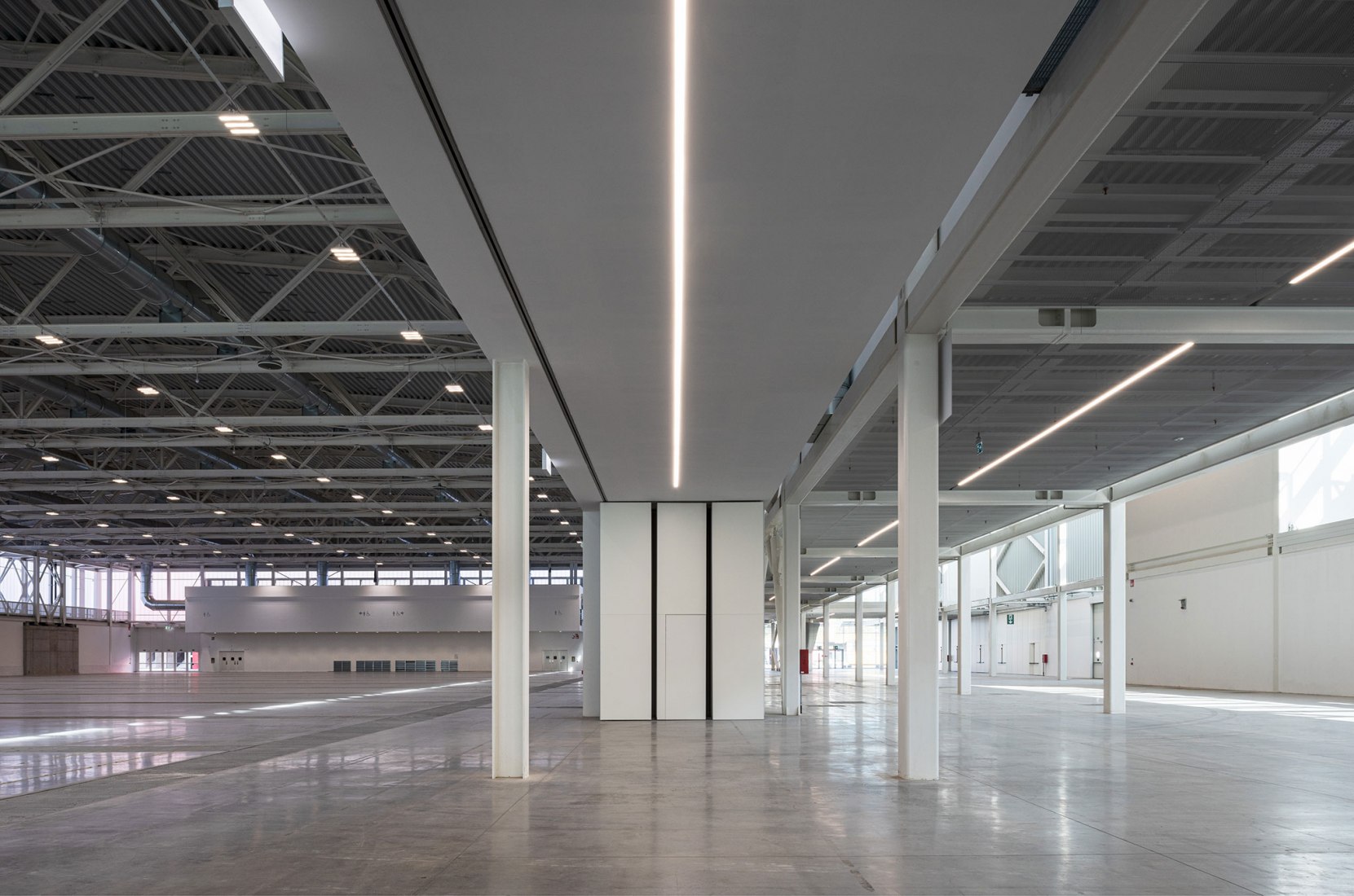 Nuevos pabellones para Bologna Fiere por Di Gregorio Associati. Fotografía por HG Esch