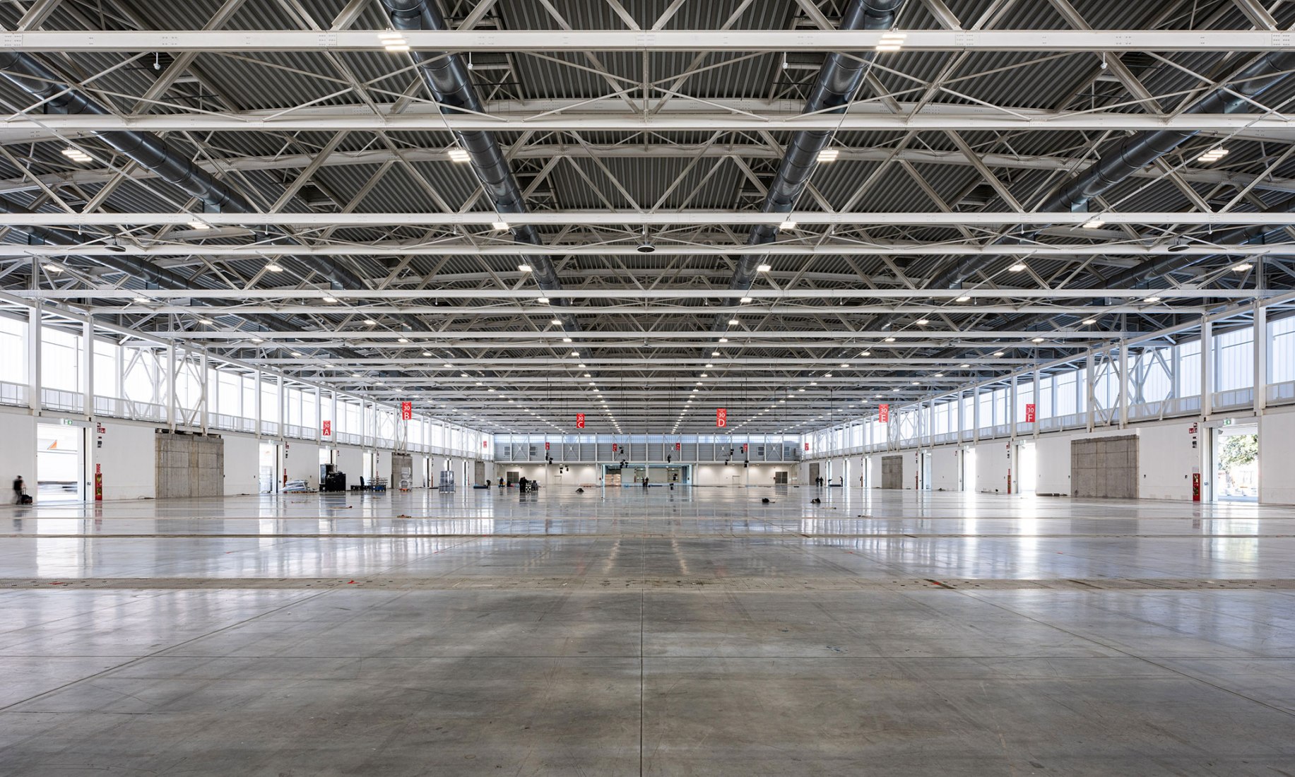 Nuevos pabellones para Bologna Fiere por Di Gregorio Associati. Fotografía por HG Esch