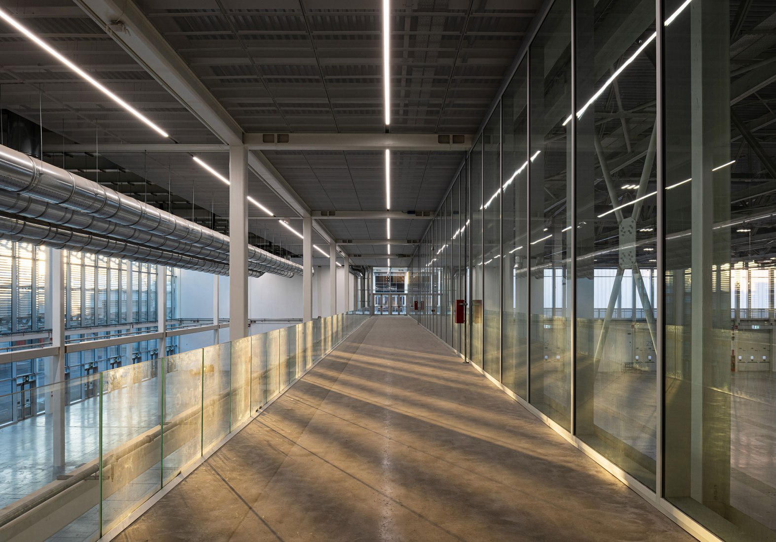 Nuevos pabellones para Bologna Fiere por Di Gregorio Associati. Fotografía por HG Esch