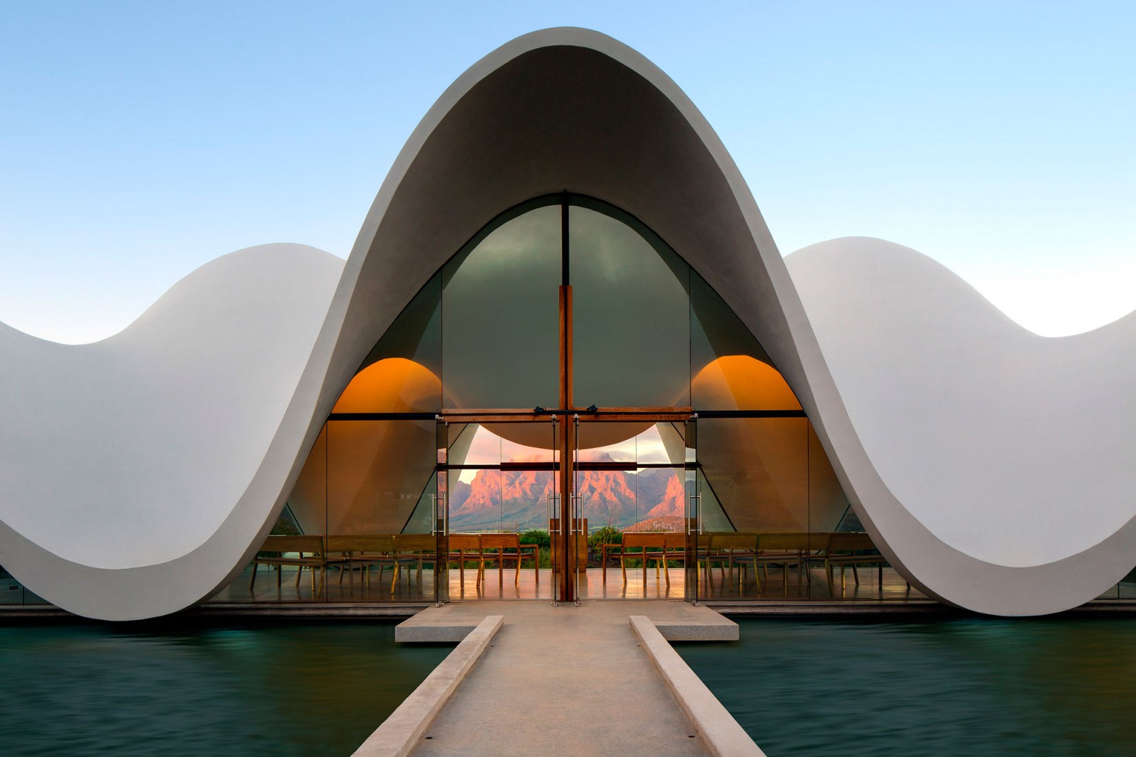 Capilla de los Bosjes en Sudáfrica por Steyn Studio. Fotografía © Adam Letch