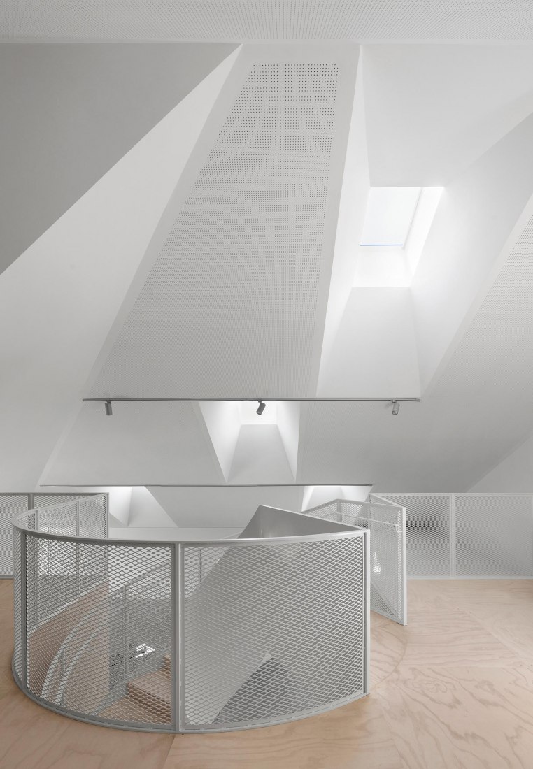 Center Est-Nord-Est by Bourgeois / Lechasseur architectes. Photograph by Adrien Williams