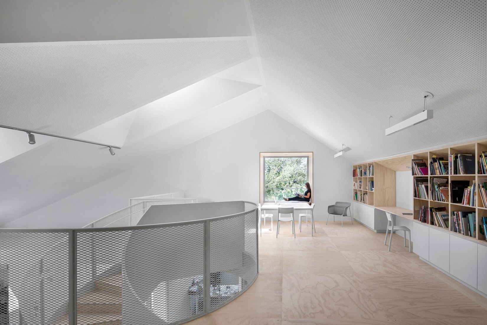 Center Est-Nord-Est by Bourgeois / Lechasseur architectes. Photograph by Adrien Williams