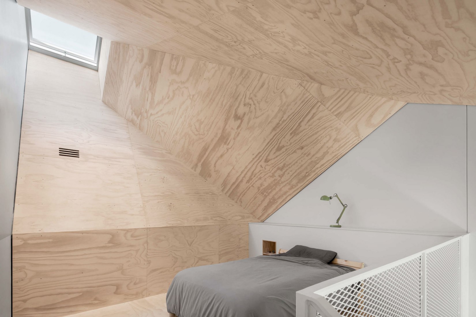 Center Est-Nord-Est by Bourgeois / Lechasseur architectes. Photograph by Adrien Williams