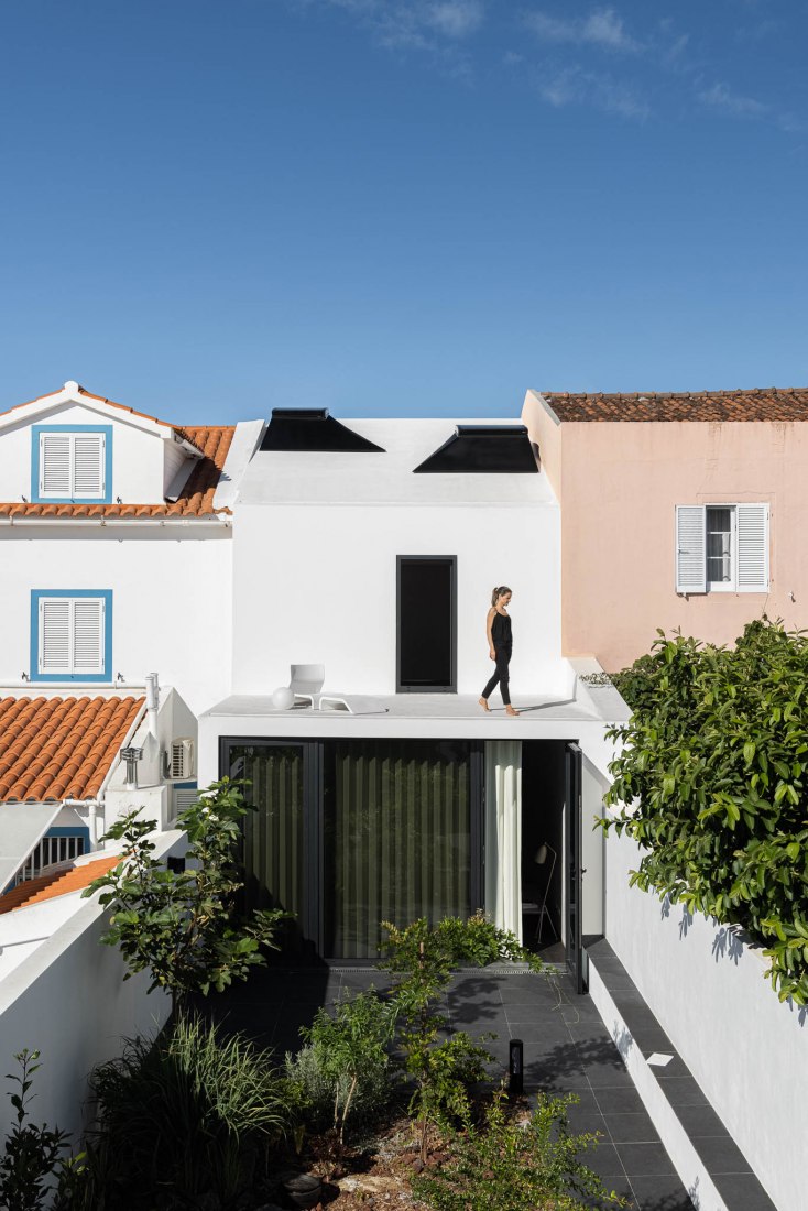 Windmill house by BOX arquitectos. Photograph by Ivo Tavares Studio.