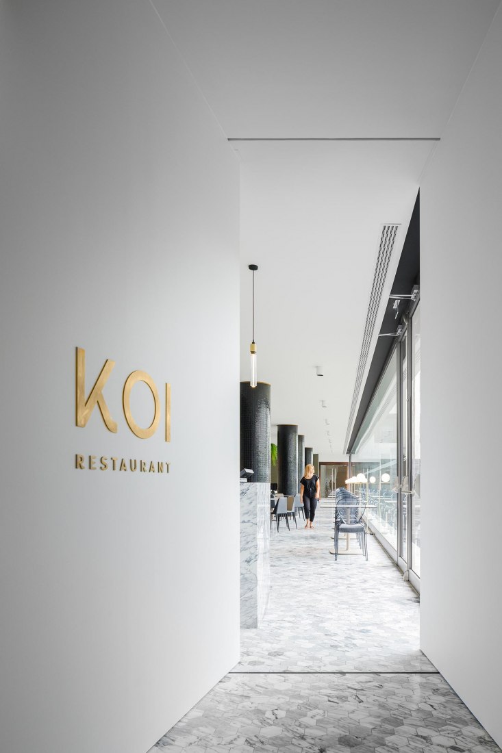 kOi restaurant by box: arquitectos. Photograph by Ivo Tavares Studio