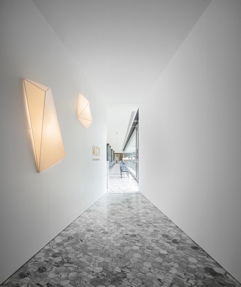 kOi restaurant by box: arquitectos. Photograph by Ivo Tavares Studio