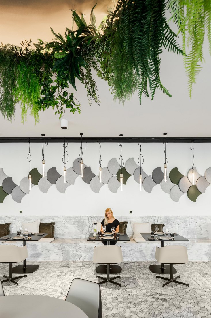 kOi restaurant by box: arquitectos. Photograph by Ivo Tavares Studio