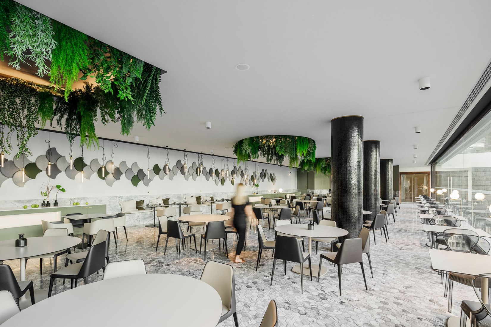 kOi restaurant by box: arquitectos. Photograph by Ivo Tavares Studio
